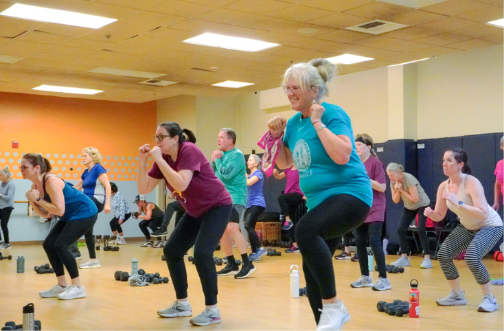 A group of people are in a gym, working out on various machines.

AI generated content