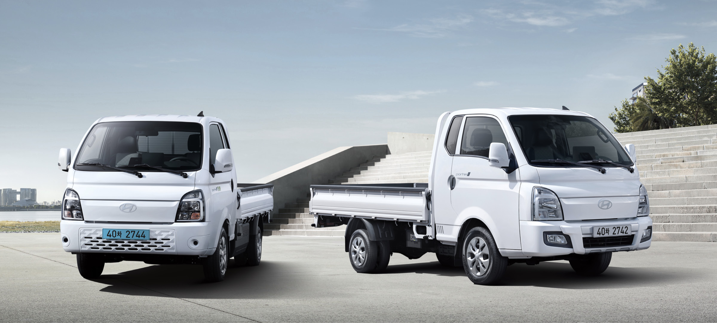 포터2 LPG 모델과 전기차 모델 비교 이미지