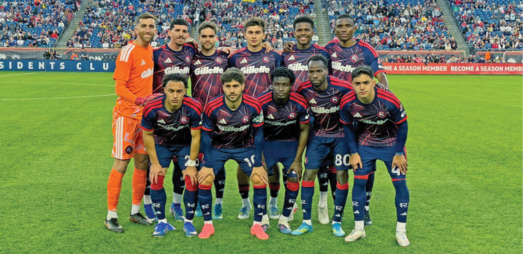 A group of soccer players posing for a photo.

Description generated by AI