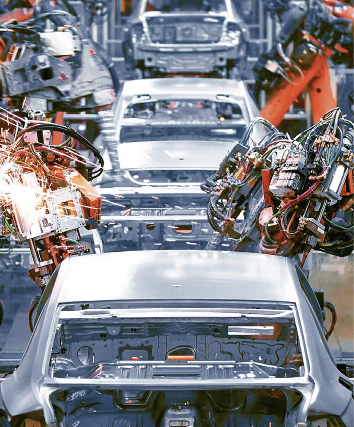 The welding arm on the automobile production line is being welded.