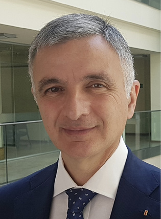 Portrait photo of Mr Stefano Calzolari.