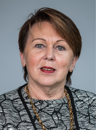 Portrait photo of Dr Elisabeth Stampfl-Blaha.