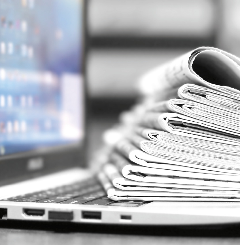 Description accessibility: large number of press and media reporter in broadcasting event.