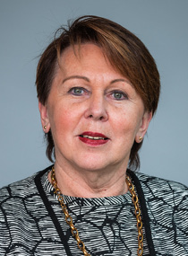 Portrait photo of Dr Elisabeth Stampfl-Blaha.