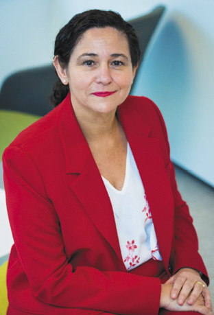 Portrait photo of Elena Santiago Cid.